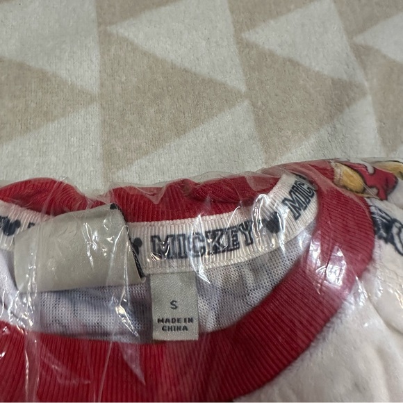 Disney | Macy's
Women's 2-Pc Parade Balloons Pajamas Set, Exclusively at Macy's - Picture 4 of 4